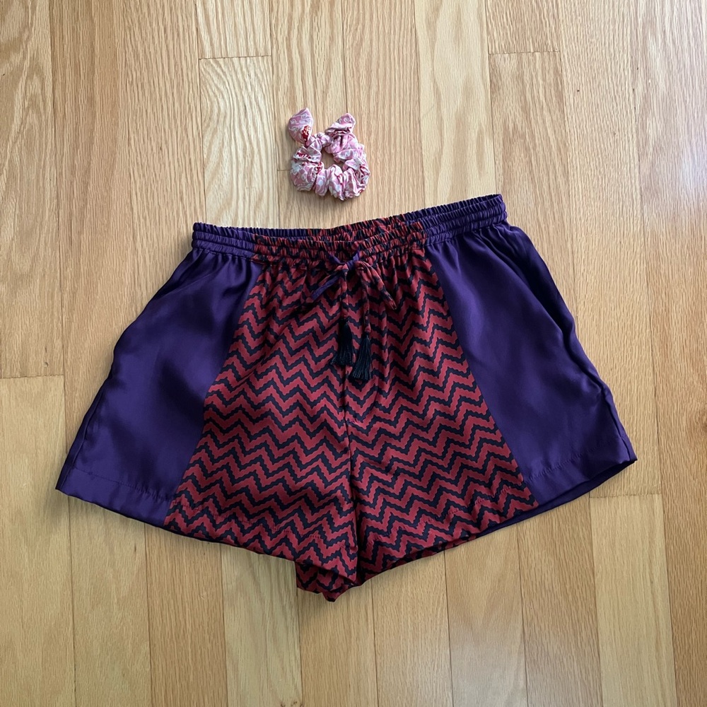 NWT Natalie Martin Silk Purple and Red Chevron Shorts with Scrunchie size XS